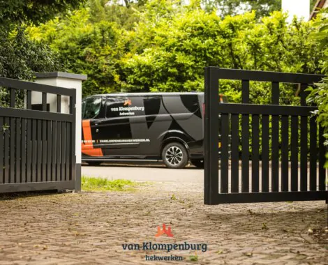 Poort en bus Van Klompenburg Poort en bus Van Klompenburg