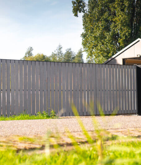 Nadelen houten poort