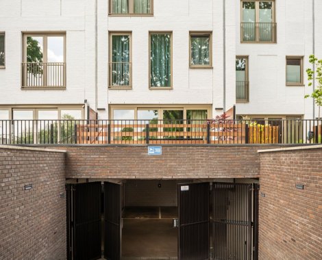 Vianen 17 (1) voorkant open parkeergaragepoort