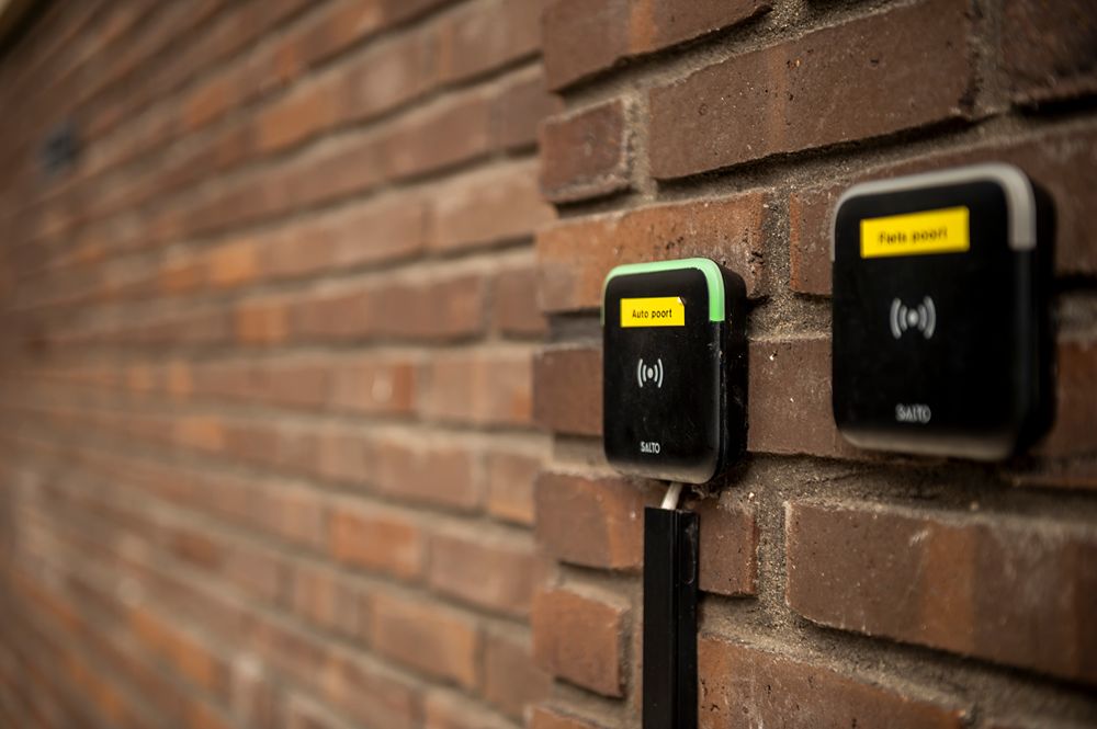 sensoren op binnen poort te komen