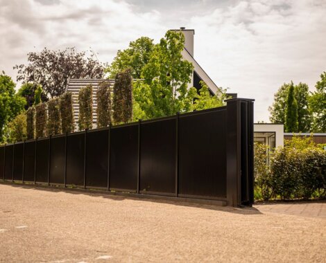 Lisse 22 voorkant poort open