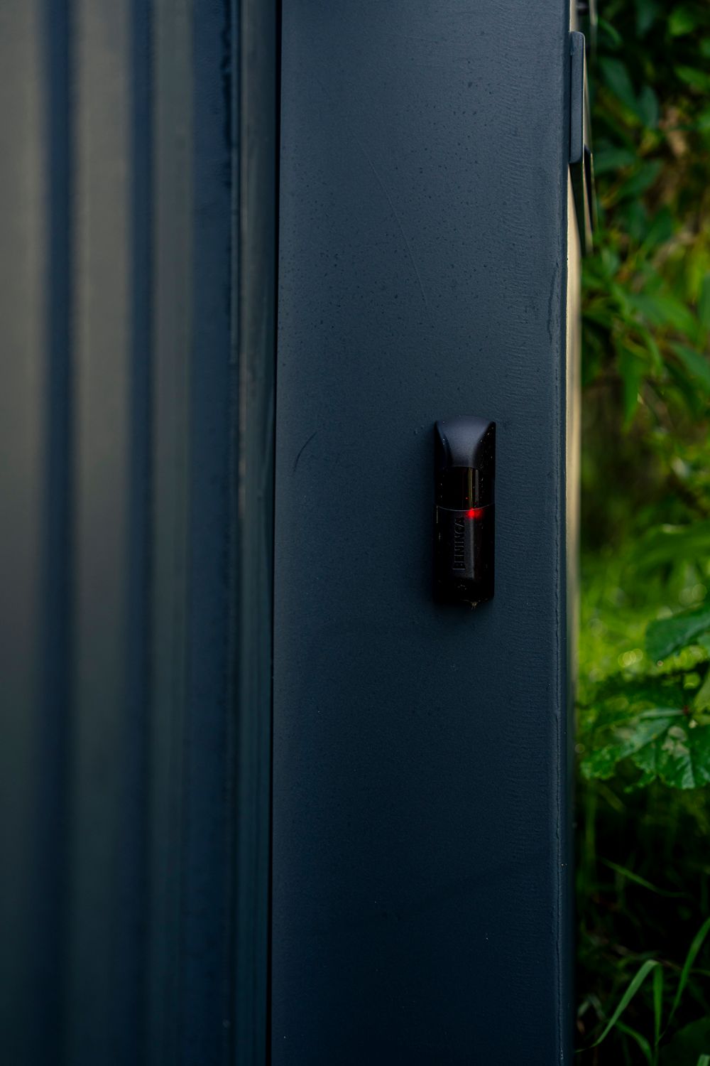 close-up van poort met sensor