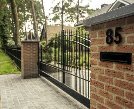 Ermelo 31 zijkant poort dicht