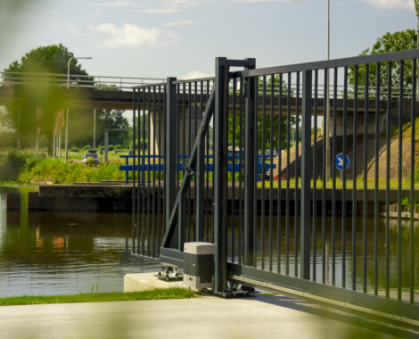 Project Waddinxveen 20 poort dichtbij dicht zwart schuifpoort
